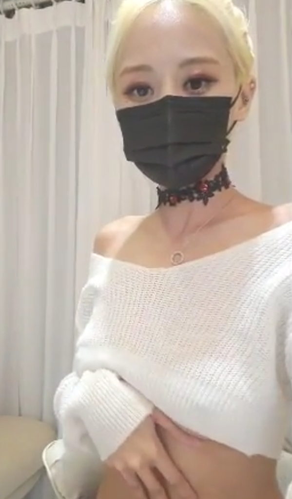 본 방송 시작전 시청자와 소통하는 모습 본 방송 시작전 시청자와 소통하는 모습